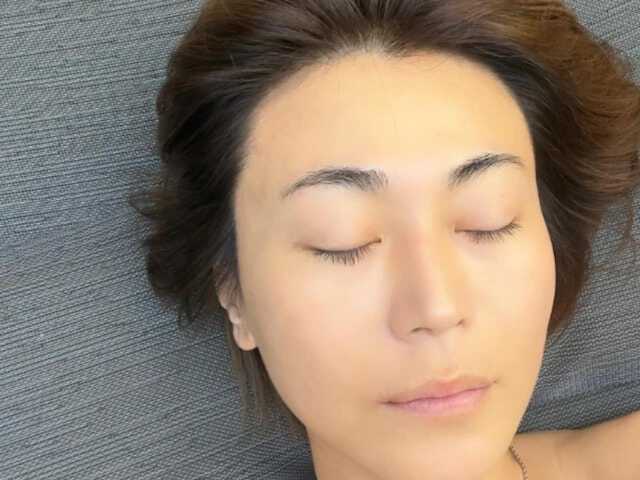 歌手の氷川きよしさんは5月25日、自身のInstagramを更新。美肌が際立つすっぴんショットを披露し、反響を呼んでいます。(サムネイル画像出典:氷川きよしさん公式Instagramより)