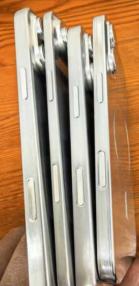 iPhone 17シリーズのダミーモデルがリークされ各モデルのサイズ感が明らかに、Pro系はカメラ部分の出っ張りが大型化しAirは薄型で単眼カメラ - 画像