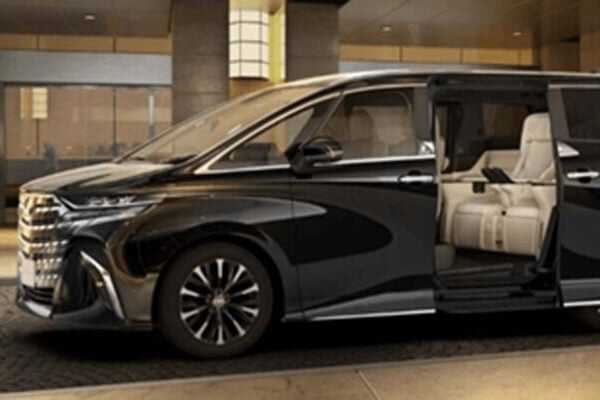 豪華装備がそろった4人乗り仕様の「アルファード Spacious Lounge」(画像:トヨタ車体)