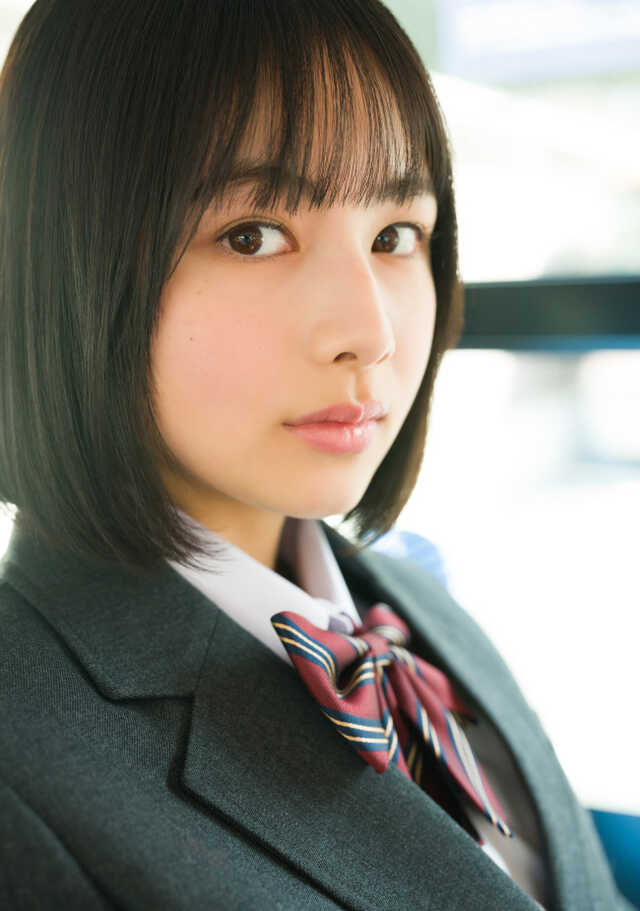 「週刊ヤングジャンプ」20号の新企画「YJブルーム」に中川日葵が登場