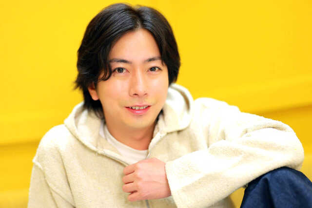 本紙インタビューに答える河合郁人　（カメラ・小泉　洋樹）