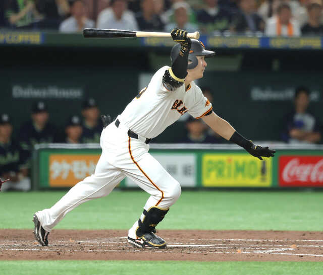 巨人　泉口友汰　Lサイズ　優勝記念　ユニフォーム ☆送料無料☆東京 読売 ジャイアンツ 巨人 泉口友汰 ネーム 黒