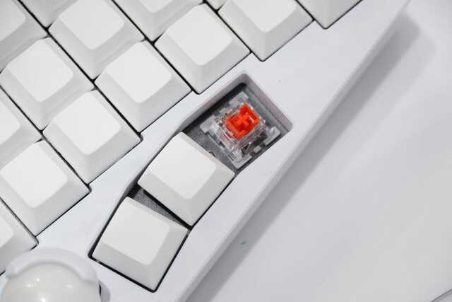 自作キーボードの遊舎工房 × Keychron。 アルミボディ左右分割