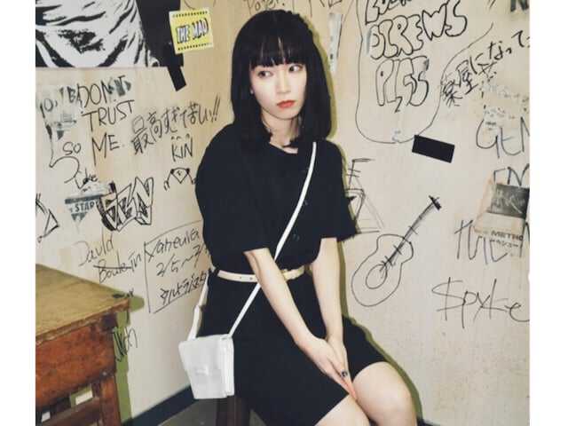 俳優の吉岡里帆さんは3月20日、自身のInstagramを更新。出演映画での“パンクロック”な姿を披露し、反響を呼んでいます。（サムネイル画像出典：吉岡里帆さん公式Instagramより）