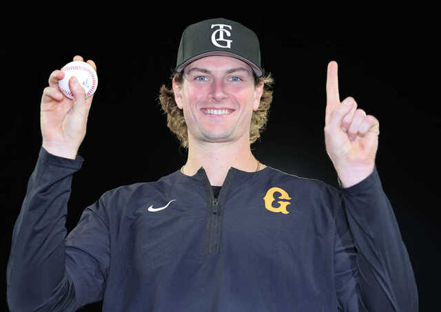 ７回無失点で初勝利のウィットリー（カメラ・小林　泰斗）