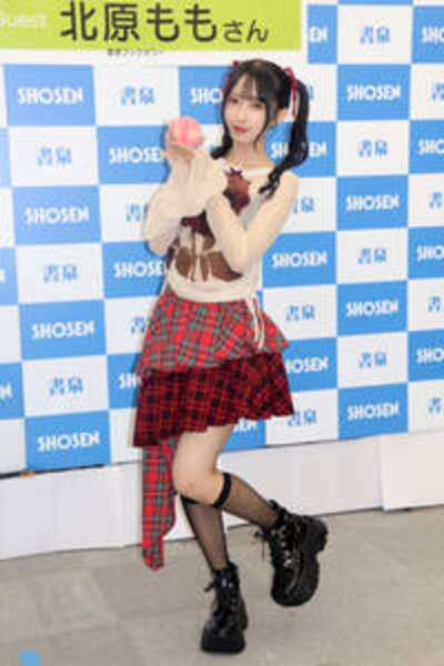 OCHA NORMA・北原もも、1億2000万人に初写真集買って