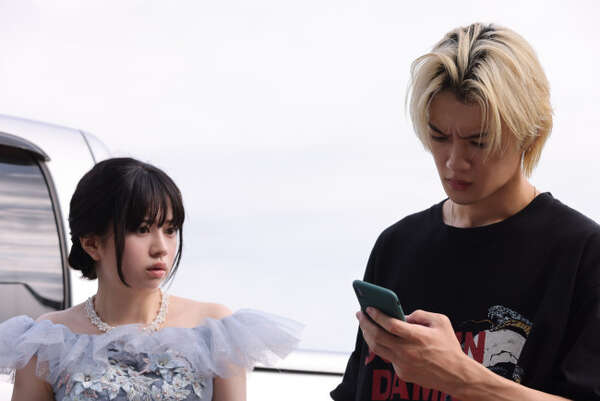 直筆サイン　桜田ひより　生写真　ドラマ　それは誘拐のはずだった　八神結以 役　b 10月8日スタート 「ESCAPEそれは誘拐のはずだった」 八神結以