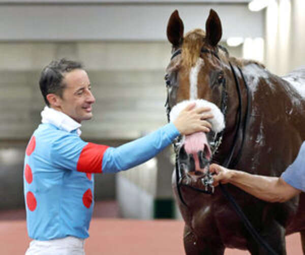 アーモンドアイ 単勝1・5倍のアーモンドアイ2番子が首差で初陣Ⅴに「ちょっと