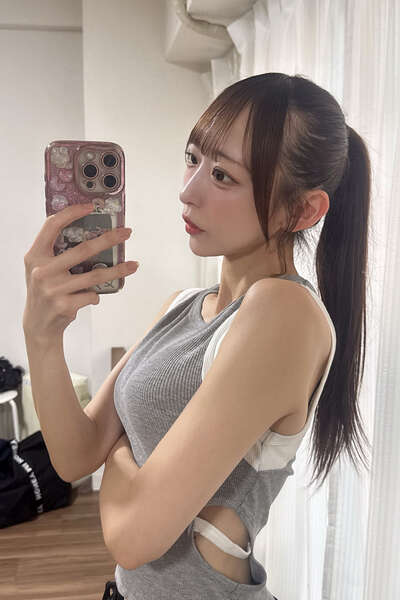 現役アイドル、ぴったりトップス姿にネット釘付け「スタイル良すぎ
