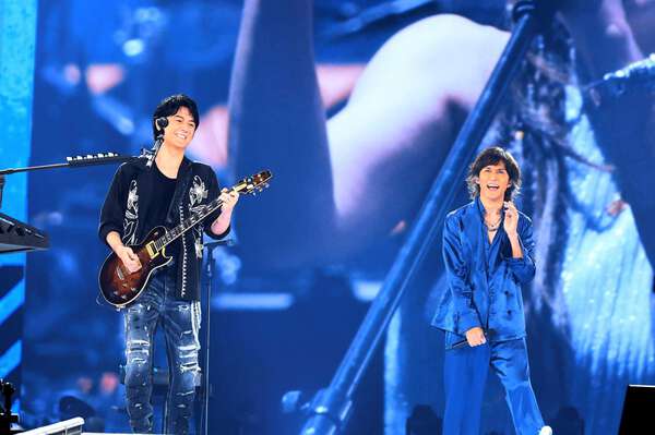 福山雅治感激のツアーファイナル「本当にうれしい」 B′z稲葉浩志と夢