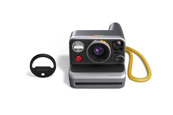 暗室なしでフィルムアーティスト気分。露光で遊べる新型ポラロイド