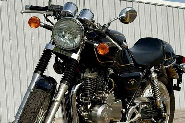 37年前のモデルなのに走行わずか1マイル！ タイムカプセルから出てきた