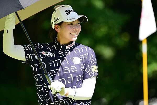 予選落ち寸前…60位から1日で6位 20歳・菅楓華が大会コース新64