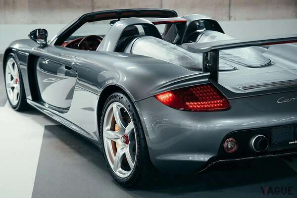 エンツォ フェラーリ 、ポルシェカレラGT 2台セット エンツォ フェラーリ」のライバル「カレラGT」の価格上昇中