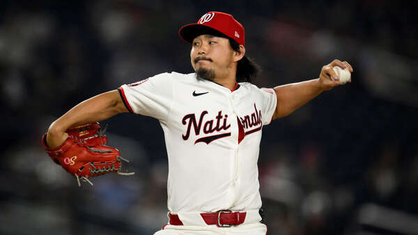 木製バット(小久保選手モデル)、リストバンド(小笠原選手) 木製バット(小久保選手モデル)、リストバンド(小笠原選手)