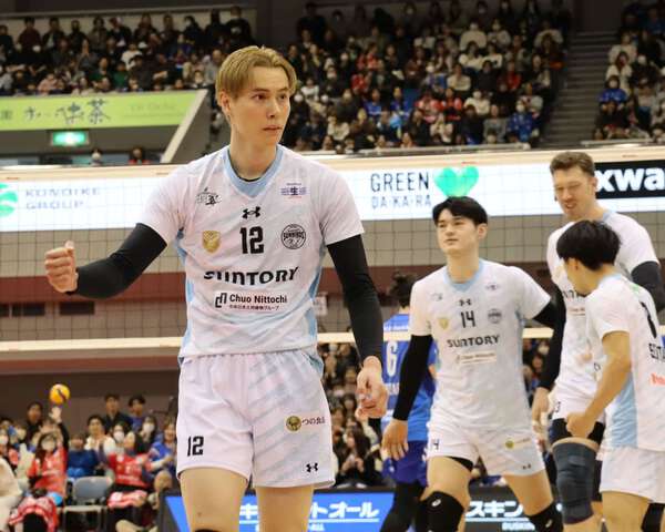 サントリー 高橋藍エース締め 11得点で15連勝けん引 大阪Bに2連勝 - UQ